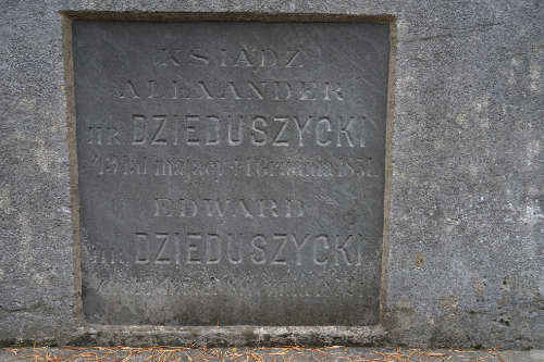 Nagrobek z figurą Matki Boskiej