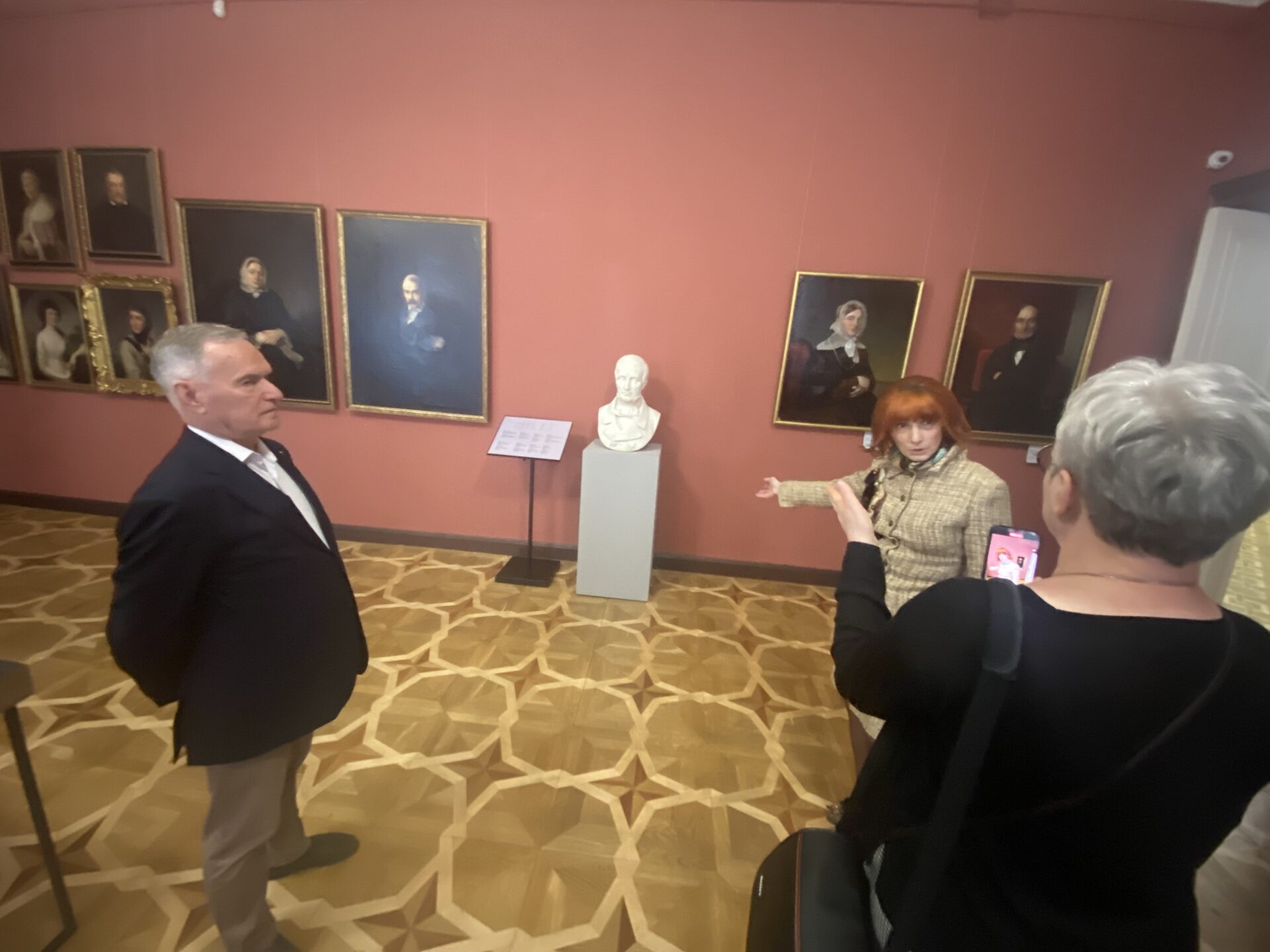 Kto jest autorem marmurowego popiersia Józefa Kalasantego Dzieduszyckiego?