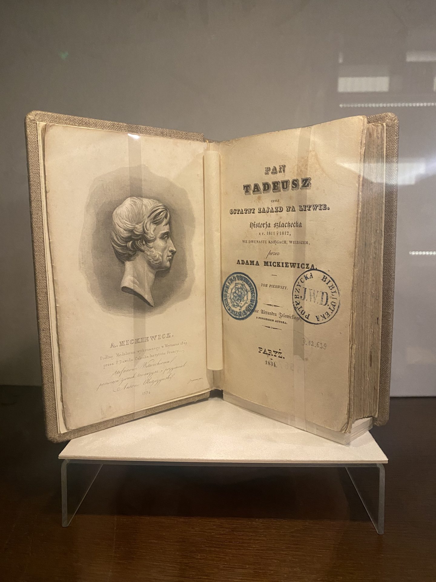 Egzemplarz z&nbsp;Biblioteki Poturzyckiej na&nbsp;wystawie w&nbsp;Muzeum Pana Tadeusza