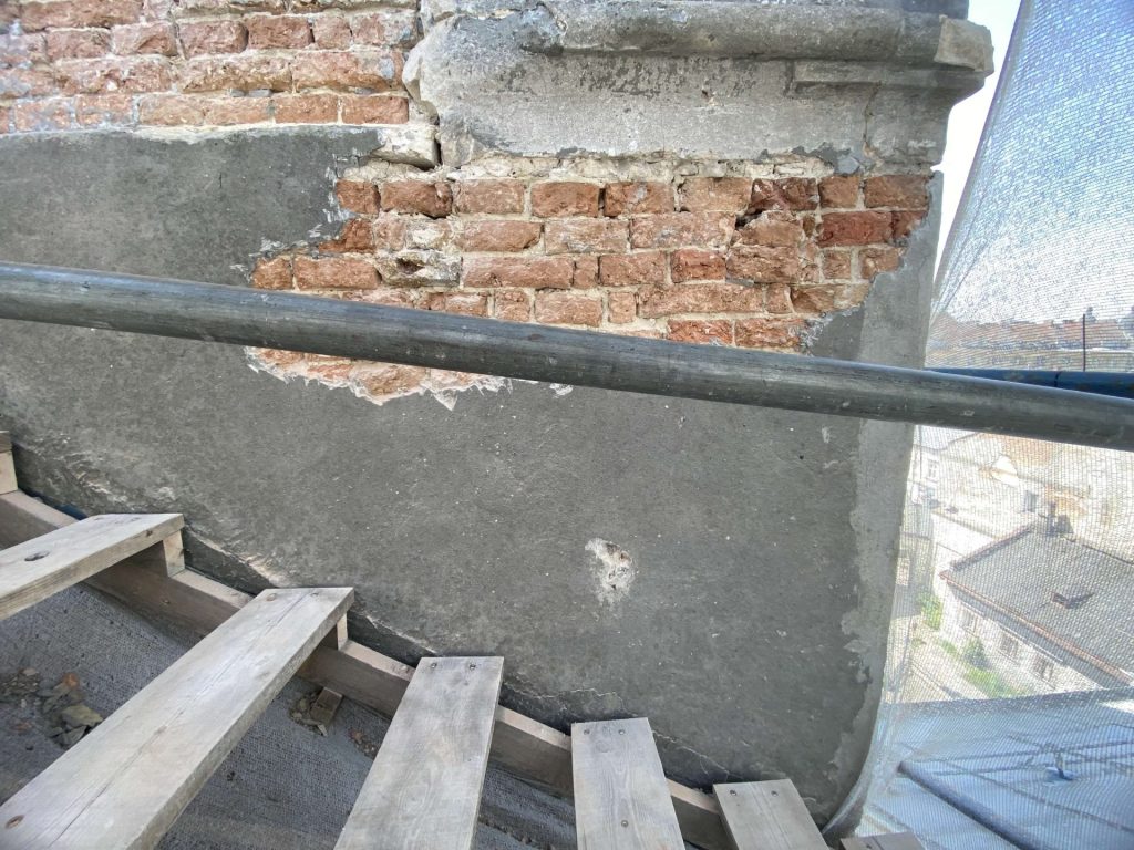 Wyczyszczona ściana z cegły